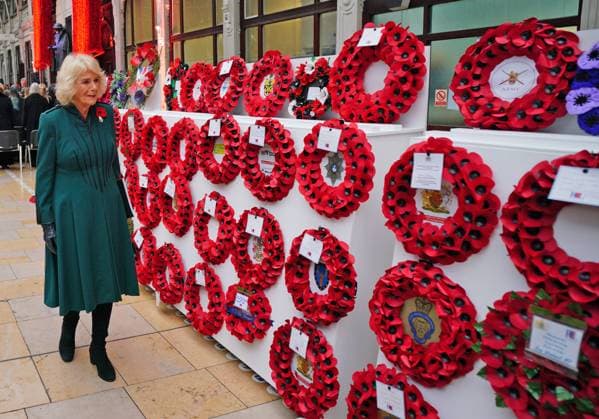 . 11 11 2025. London, United Kingdom. Queen Camilla at Paddington train station in London as part of the Great Western Railway Poppies to Paddington event to mark Armistice Day.  xPoolx xi-Imagesx IIM-26369-0012