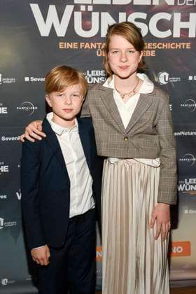 abb Anton Landau and Luise Landau on the red carpet at the Berlin premiere of the movie DAS LEBEN DER WÜNSCHE WUENSCHE at UCI East Side Gallery Berlin, on 11 11 2025 in Berlin Berlin Germany