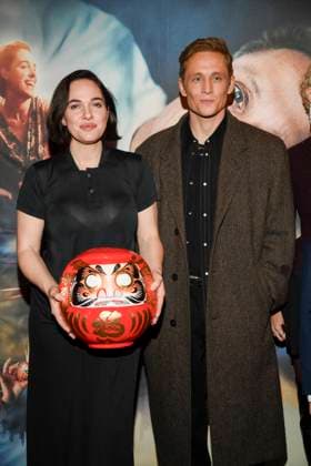 abb Verena Altenberger, Matthias Schweighöfer Schweighoefer as guests on the red carpet at the Berlin premiere of the movie DAS LEBEN DER WÜNSCHE WUENSCHE at UCI East Side Gallery Berlin, on 11 11 2025 in Berlin Berlin Germany