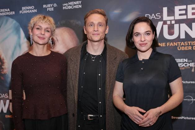 11 11 2025, Luise Heyer, Matthias Schweighoefer, Verena Altenberger at the premiere of Das Leben Der Wünsche, UCI East Side Gallery, Berlin, Berlin