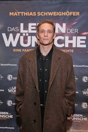 11 11 2025, Matthias Schweighoefer at the premiere of Das Leben Der Wünsche, UCI East Side Gallery, Berlin, Berlin