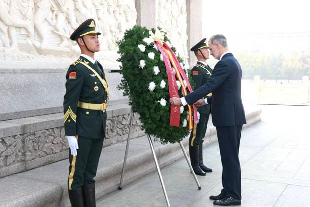Spanish King Felipe VI and Queen Letizia during the Floral Offering Ceremony in Pekin, China on Wednesday, 12 November 2025. Cordon Press 