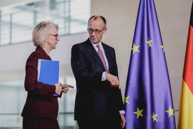 R L Friedrich Merz CDU , Federal Chancellor, and Monika Schnitzer, Chairwoman of the German Council of Economic Experts, at the presentation of the annual report of the German Council of Economic Experts to the Federal Chancellor in Berlin, 12 11 2025 Berlin Germany Copyright: xFlorianxGaertnerx