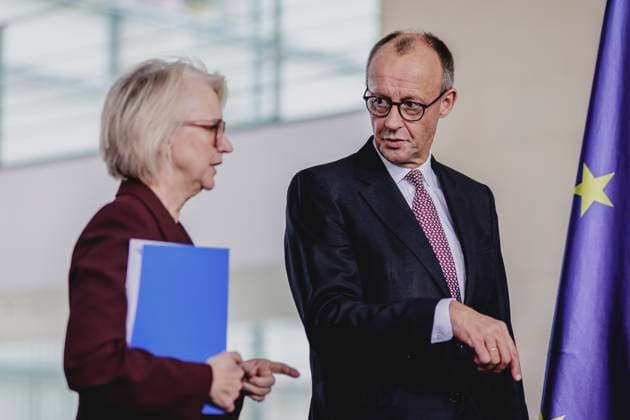 R L Friedrich Merz CDU , Federal Chancellor, and Monika Schnitzer, Chairwoman of the German Council of Economic Experts, at the presentation of the annual report of the German Council of Economic Experts to the Federal Chancellor in Berlin, 12 11 2025 Berlin Germany Copyright: xFlorianxGaertnerx