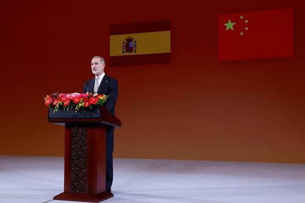 Spain s King Felipe VI delivers a speech during the gala dinner hosted by Chinese President, Xi Jinping (unseen), and First Lady, Peng Liyuan (unseen), at the Great Hall of People in Beijing, China, 12 November 2025. Spain s royal couple is on a state visit to China until 13 November. King of Spain Felipe VI and Queen Letizia visits Beijing !ACHTUNG: NUR REDAKTIONELLE NUTZUNG!  Copyright: xChemaxMoyax GRAF2543 20251112-55018511706_1