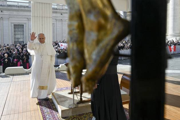Italy, Rome, Vatican 2025 11 12 Pope Leo XIV during his weekly general audience in St. Peter s Square. Photograph by VATICAN MEDIA Catholic Press Photo RESTRICTED TO EDITORIAL USE - NO MARKETING - NO ADVERTISING CAMPAIGNS.  Copyright: xSimonexRisolutix xipa-agency.netx xVATICANxMEDIA CPPx IPA_Agency_IPA67866069