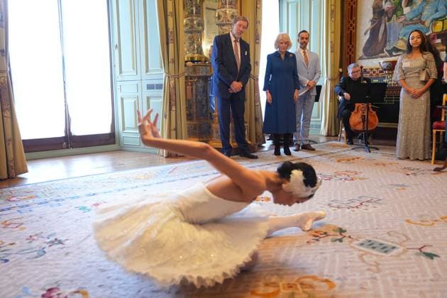 English National Ballet reception Queen Camilla, Patron of the English National Ballet, watching Sangeun Lee performing during a reception with staff, dancers, and supporters to celebrate the company s 75th anniversary and recognise the heritage, innovative creation of new works, and their learning and engagement programme, at Buckingham Palace in central London. Picture date: Wednesday November 12, 2025., Credit:Yui Mok Avalon UK, London  Copyright: xYuixMokx xAvalonx 1052047381