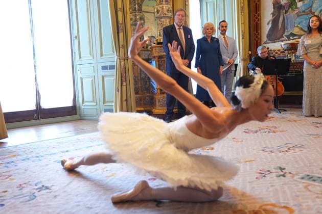 English National Ballet reception Queen Camilla, Patron of the English National Ballet, watching Sangeun Lee performing during a reception with staff, dancers, and supporters to celebrate the company s 75th anniversary and recognise the heritage, innovative creation of new works, and their learning and engagement programme, at Buckingham Palace in central London. Picture date: Wednesday November 12, 2025., Credit:Yui Mok Avalon UK, London  Copyright: xYuixMokx xAvalonx 1052047404