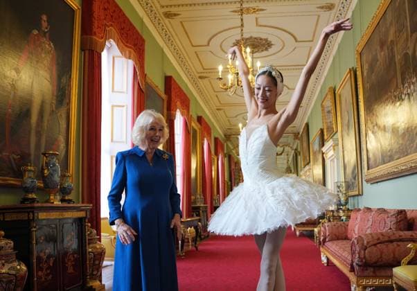 English National Ballet reception Queen Camilla, Patron of the English National Ballet, and ballerina Sangeun Lee, during a reception with staff, dancers, and supporters to celebrate the company s 75th anniversary and recognise the heritage, innovative creation of new works, and their learning and engagement programme, at Buckingham Palace in central London. Picture date: Wednesday November 12, 2025., Credit:Yui Mok Avalon UK, London  Copyright: xYuixMokx xAvalonx 1052047431
