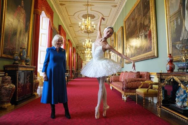 English National Ballet reception Queen Camilla, Patron of the English National Ballet, and ballerina Sangeun Lee, during a reception with staff, dancers, and supporters to celebrate the company s 75th anniversary and recognise the heritage, innovative creation of new works, and their learning and engagement programme, at Buckingham Palace in central London. Picture date: Wednesday November 12, 2025., Credit:Yui Mok Avalon UK, London  Copyright: xYuixMokx xAvalonx 1052047465