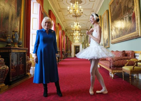 English National Ballet reception Queen Camilla, Patron of the English National Ballet, and ballerina Sangeun Lee, during a reception with staff, dancers, and supporters to celebrate the company s 75th anniversary and recognise the heritage, innovative creation of new works, and their learning and engagement programme, at Buckingham Palace in central London. Picture date: Wednesday November 12, 2025., Credit:Yui Mok Avalon UK, London  Copyright: xYuixMokx xAvalonx 1052047477