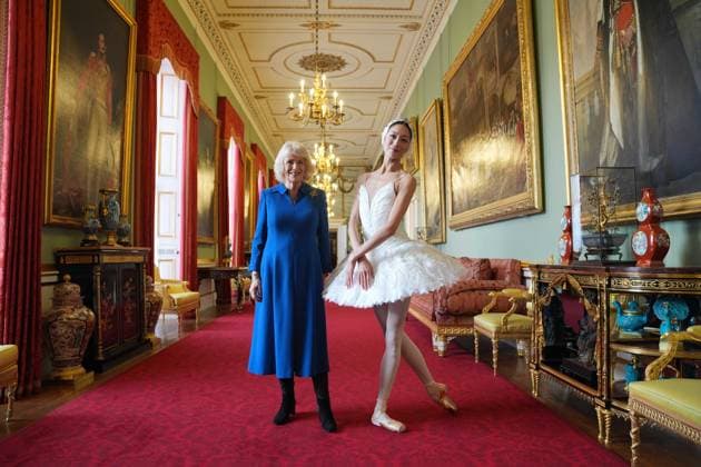 English National Ballet reception Queen Camilla, Patron of the English National Ballet, and ballerina Sangeun Lee, during a reception with staff, dancers, and supporters to celebrate the company s 75th anniversary and recognise the heritage, innovative creation of new works, and their learning and engagement programme, at Buckingham Palace in central London. Picture date: Wednesday November 12, 2025., Credit:Yui Mok Avalon UK, London  Copyright: xYuixMokx xAvalonx 1052047501