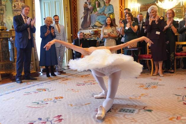 English National Ballet reception Queen Camilla, Patron of the English National Ballet, watching Sangeun Lee performing during a reception with staff, dancers, and supporters to celebrate the company s 75th anniversary and recognise the heritage, innovative creation of new works, and their learning and engagement programme, at Buckingham Palace in central London. Picture date: Wednesday November 12, 2025., Credit:Yui Mok Avalon UK, London  Copyright: xYuixMokx xAvalonx 1052047556