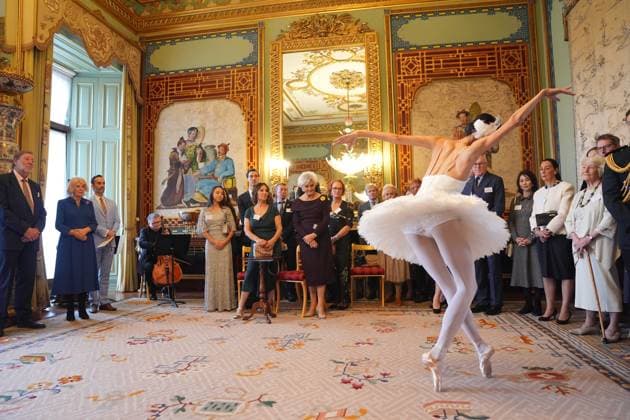 English National Ballet reception Queen Camilla, Patron of the English National Ballet, watching Sangeun Lee performing during a reception with staff, dancers, and supporters to celebrate the company s 75th anniversary and recognise the heritage, innovative creation of new works, and their learning and engagement programme, at Buckingham Palace in central London. Picture date: Wednesday November 12, 2025., Credit:Yui Mok Avalon UK, London  Copyright: xYuixMokx xAvalonx 1052047617