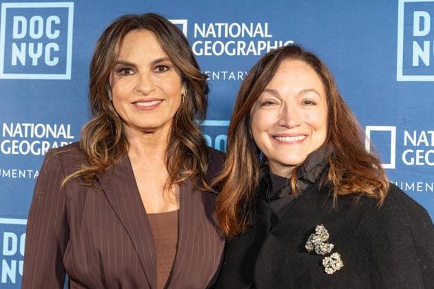 November 12, 2025, Bronx, New York, USA: Mariska Hargitay (L) attends the 2025 DOC NYC s Visionaries Lunch at Gotham Hall in New York, NY on November 12, 2025. Bronx USA - ZUMAr339 20251112_znp_r339_049 Copyright: xLevxRadinx