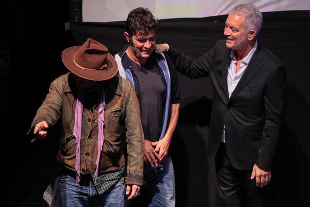 Modigliani: Three Days in Montparnasse premiere in Argentina BUENOS AIRES, ARGENTINA – NOVEMBER 12, 2025: American actor and director Johnny Depp (L) led a masterclass in acting alongside Riccardo Scamarcio (c), star of the film, at the historic Podestá Theater in La Plata, Buenos Aires Province, Argentina, on November 12, 2025. The event, attended by students, actors, and local theater enthusiasts, was part of Depp s promotional visit to Argentina for the premiere of his new film, Modigliani: Three Days in Montparnasse, which he directed and produced. During the session, Depp discussed the creative process, character development, and his experience working on the biographical film, receiving a warm ovation from the audience in La Plat Copyright: x2025xAnadoluxLucianoxGonzalezx