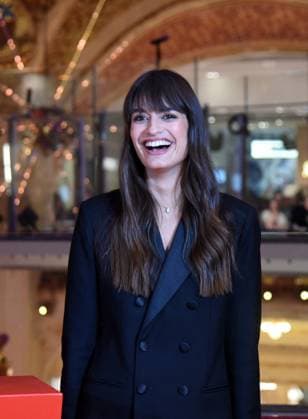 Clara Luciani During Christmas Opening At Galeries Lafayette - Paris Clara Luciani during Christmas opening at Galeries Lafayette in Paris, France on November 12, 2025. Photo by Alain Apaydin ABACAPRESS.COM Paris France  Copyright: xApaydinxAlain ABACAx