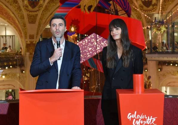 Clara Luciani During Christmas Opening At Galeries Lafayette - Paris Clara Luciani during Christmas opening at Galeries Lafayette in Paris, France on November 12, 2025. Photo by Alain Apaydin ABACAPRESS.COM Paris France  Copyright: xApaydinxAlain ABACAx
