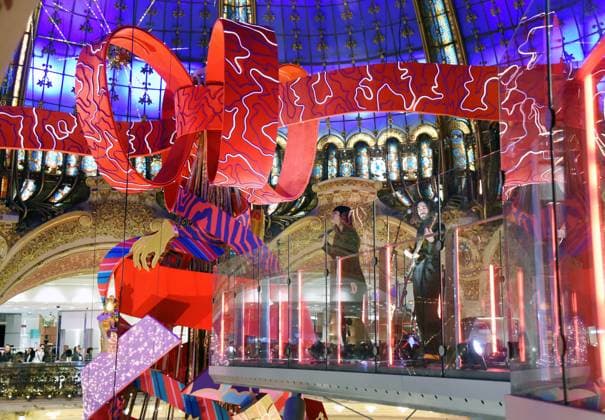 Clara Luciani During Christmas Opening At Galeries Lafayette - Paris Clara Luciani during Christmas opening at Galeries Lafayette in Paris, France on November 12, 2025. Photo by Alain Apaydin ABACAPRESS.COM Paris France  Copyright: xApaydinxAlain ABACAx