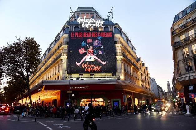 Clara Luciani During Christmas Opening At Galeries Lafayette - Paris Christmas opening at Galeries Lafayette in Paris, France on November 12, 2025. Photo by Alain Apaydin ABACAPRESS.COM Paris France  Copyright: xApaydinxAlain ABACAx