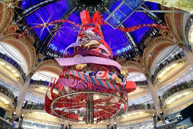 Clara Luciani During Christmas Opening At Galeries Lafayette - Paris Christmas opening at Galeries Lafayette in Paris, France on November 12, 2025. Photo by Alain Apaydin ABACAPRESS.COM Paris France  Copyright: xApaydinxAlain ABACAx