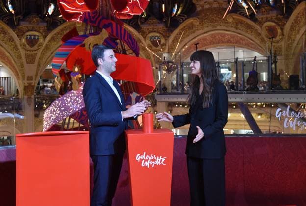 Clara Luciani During Christmas Opening At Galeries Lafayette - Paris Clara Luciani during Christmas opening at Galeries Lafayette in Paris, France on November 12, 2025. Photo by Alain Apaydin ABACAPRESS.COM Paris France  Copyright: xApaydinxAlain ABACAx
