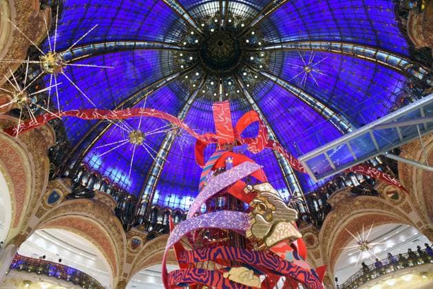 Clara Luciani During Christmas Opening At Galeries Lafayette - Paris Christmas opening at Galeries Lafayette in Paris, France on November 12, 2025. Photo by Alain Apaydin ABACAPRESS.COM Paris France  Copyright: xApaydinxAlain ABACAx