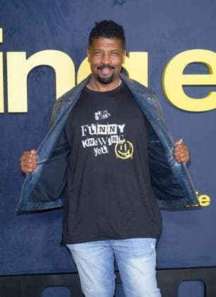 Being Eddie Premiere - Los Angeles, USA LOS ANGELES, USA. November 12, 2025: Deon Cole at the premiere for Netflix s Being Eddie at the Tudum Theatre. Los Angeles CA USA  Copyright: xPaulxSmith Featureflashx