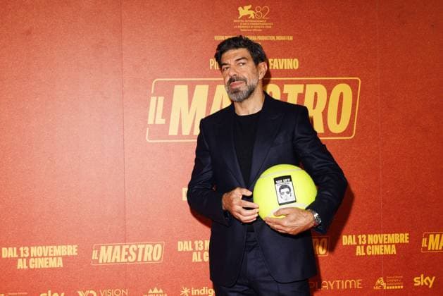 News - Il Maestro - Photocall Pierfrancesco Favino attends the Il Maestro photocall at Cinema Anteo on November 12, 2025 in Milan, Italy. Photo: Cinzia Camela. Milan Cinema Anteo Italy Copyright: xCinziaxCamelax xLiveMediax LPN_2141388
