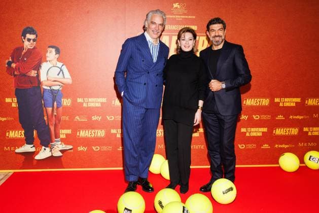 News - Il Maestro - Photocall Andrea Di Stefano, Edwige Fenech, Pierfrancesco Favino attend the Il Maestro photocall at Cinema Anteo on November 12, 2025 in Milan, Italy. Photo: Cinzia Camela. Milan Cinema Anteo Italy Copyright: xCinziaxCamelax xLiveMediax LPN_2141403