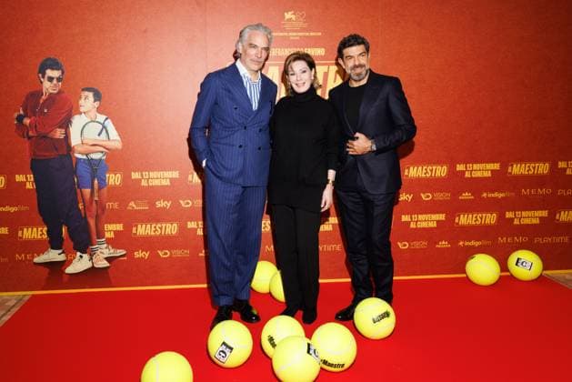 News - Il Maestro - Photocall Andrea Di Stefano, Edwige Fenech, Pierfrancesco Favino attend the Il Maestro photocall at Cinema Anteo on November 12, 2025 in Milan, Italy. Photo: Cinzia Camela. Milan Cinema Anteo Italy Copyright: xCinziaxCamelax xLiveMediax LPN_2141411