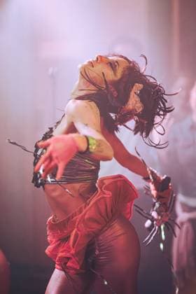 Entertainment Bilder des Tages Isabella Lovestory live in Copenhagen, Denmark Copenhagen, Denmark. 12th, November 2025. The Honduran singer Isabella Lovestory performs a live concert at VEGA in Copenhagen. Denmark, Copenhagen  Copyright: xGonzalesxPhoto PeterxTroestx