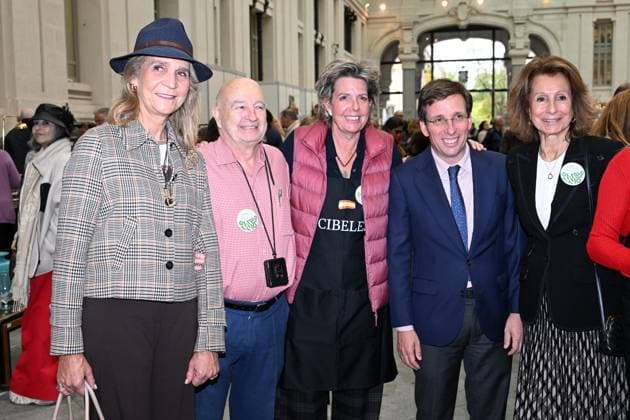 Inauguration of the New Future 2025 Flea Market Infanta Elena, Simoneta Gómez Acebo, José Luis Martínez Almeida and Pina Sánchez during the inauguration of the New Future 2025 Flea Market at the Crystal Gallery of the Cibeles Palace in Madrid, on November 13, 2025, in Madrid Spain FAMOSOSOS SOLIDARITY RASTRILLO José Madrid Madrid Madrid Spain  Copyright: xJosÃ xOlivax 7098471