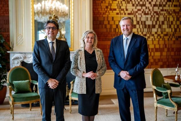 Entertainment Bilder des Tages 13-11-2025 HtB King Willem-Alexander during a meeting with Mr. Mattias Guyomar, president van het Europees Hof voor de Rechten van de Mens, and Mrs. Jolien Schukking, Judge, of the European Court of Human Rights at palace Huis ten Bosch Palace in The Hague. Â  Copyright: xPPEx