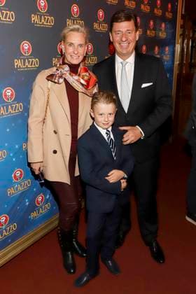 abb Palazzo Ingo C Peters with wife Christiane son Konrad at the premiere of Cornelia Poletto 10 Dinner Show PALAZZO Hier und Jetzt on 13 11 2025 in Hamburg Hamburg Germany