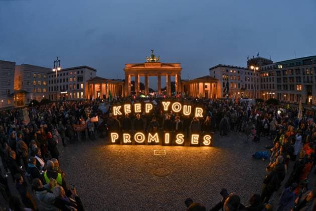 Climate activists from Fridays for Future demonstrate on Pariser Platz in Berlin with the bright lettering Keep your Promises as part of a global climate strike Photo from 14 11 2025 The occasion is the 30 UN World Climate Conference COP currently taking place in Belem, Brazil See epd report from 14 11 2025 EDITORIAL USE ONLY Copyright: epd-bild ChristianxDitsch IMG_5922 - Kopieren