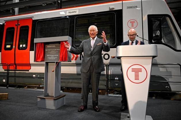 King Charles III Marks His 77th Birthday In South Wales TAFF S WELL, WALES - NOVEMBER 14: King Charles III unveils a plaque to commemorate his official opening of the South Wales Metro Depot during a visit to Taff s Well Transport Depot on November 14, 2025 in Taff s Well, Wales. King Charles III and Queen Camilla are undertaking a series of engagements in South Wales today, as the monarch celebrates his 77th birthday., Credit:Finnbarr Webster Avalon United Kingdom, Wales, Taff s Well  Copyright: xFinnbarrxWebsterx xAvalonx 1052417732
