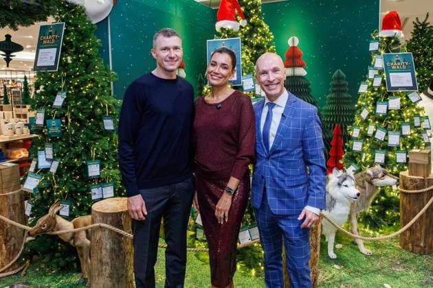 14 11 2025 Düsseldorf Opening of this years Charity Forest in the Galeria store on the Kö Presenter Jana Ina Zarrella will welcome Mayor Hinkel, RTL presenter Michael Begasse and Fortuna legends player Oliver Fink on stage Here from l Fortuna legends player Oliver Fink, presenter Ja