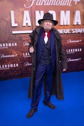 LANDMAN season 2 premiere Michael Mendl with hat and Sheriff Tranchcoat European premiere of LANDMAN season 2 at the Zoo Palast cinema in Berlin Copyright: xEventpressxFuhrx