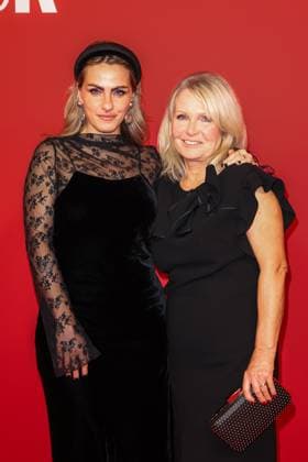 Award Glamour Women of the Year 2025 Sarah Mangione and Heike Mangione at the Glamour Women of the Year Award 2025 at the Ritz Carlton Hotel Berlin on 14 11 2025 Copyright: xEventpressxKochanx