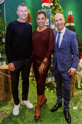Oliver Fink, Jana Ina Zarrella and Michael Begasse at the opening of the Charity Forest in the Galeria Düsseldorf Königsallee Düsseldorf, 14 11 2025 Foto:xO.xLangelx xFuturexImagex galeria_5119
