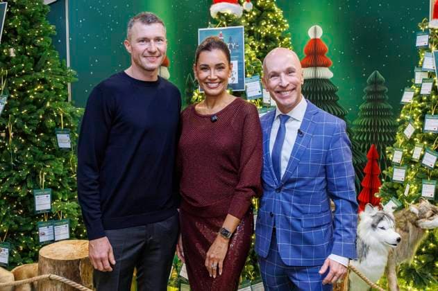 Oliver Fink, Jana Ina Zarrella and Michael Begasse at the opening of the Charity Forest in the Galeria Düsseldorf Königsallee Düsseldorf, 14 11 2025 Foto:xO.xLangelx xFuturexImagex galeria_5120
