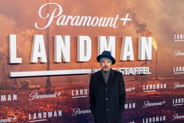 Billy Bob Thornton arriving at the premiere of the second season of the series Landman Paramount at the Zoo Palast cinema in Berlin Billy Bob Thornton at the premiere of the second season of the series Landman Paramount at the Zoo Palast cinema in Berlin snapshot photography B Niehaus