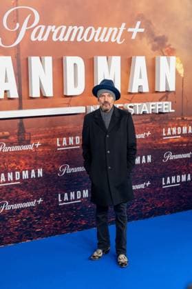 Billy Bob Thornton arriving at the premiere of the second season of the series Landman Paramount at the Zoo Palast cinema in Berlin Billy Bob Thornton at the premiere of the second season of the series Landman Paramount at the Zoo Palast cinema in Berlin snapshot photography B Niehaus