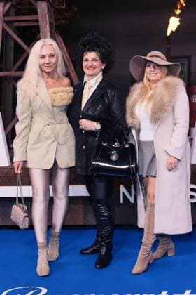 14 11 2025 , Nata Fuebbi with girlfriend Silvia and company to the European premiere of Landman season 2, Zoo Palast, Berlin, Berlin