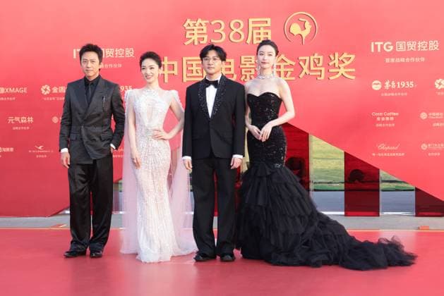 XIAMEN, CHINA - NOVEMBER 15: Hosts of the 38th China Golden Rooster Awards, (L-R) actor Deng Chao, hostess Lan Yu, actor singer Alec Su You-peng and actress Ni Ni arrive at the red carpet for the closing ceremony during the 38th China Golden Rooster Awards on November 15, 2025 in Xiamen, Fujian Province of China.  Copyright: xVCGx 111604061008