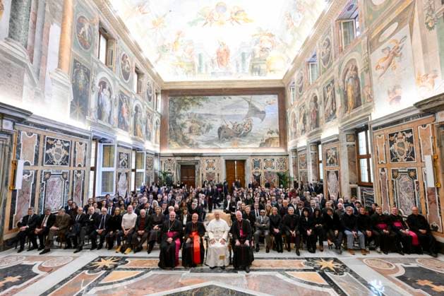 ITALY - POPE LEO XIV DURING A SPECIAL AUDIENCE WITH THE WORLD OF CINEMA AT THE APOSTOLIC PALACE AT THE VATICAN - 2025 11 15 Italy, Rome, Vatican, 2025 11 15. Pope Leo XIV hosting a special audience with the World of Cinema, at the Apostolic Palace, Vatican City. The Pope received a delegation of international actors, filmmakers and scriptwriters to deepen the dialogue between the Church and the world of cinema EDITORIAL USE ONLY - NO BOOKS Copyright: xVATICANxMEDIAx