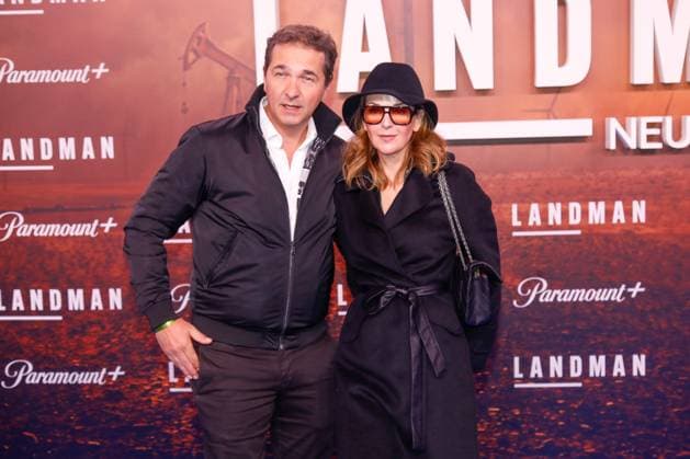 Premiere of season 2 of the series Landman in Berlin Berlin, 14 11 2025 Andreas Elsholz and his wife Denise Zich at the premiere of season 2 of the series Landman at the Zoo Palast in Berlin Berlin Copyright: xMatthiasxGränzdörferx