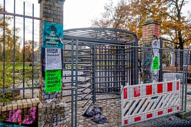 Görlitzer Park, Görli, turnstile, entrance Görlitzer Strasse The revolving door was stolen for a short time and sunk in the Lohmühlenkanal Görlitzer Park is to be fenced in by the end of the year 16 lockable ga
