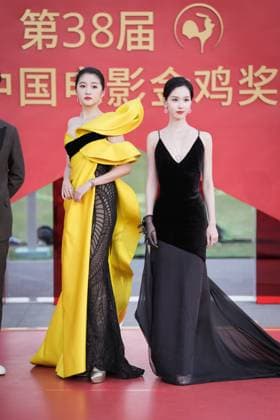 XIAMEN, CHINA - NOVEMBER 15: Actress Guan Xiaotong (L) and actress Chen Duling arrive at the red carpet for the closing ceremony during the 38th China Golden Rooster Awards on November 15, 2025 in Xiamen, Fujian Province of China.  Copyright: xVCGx 111604093084